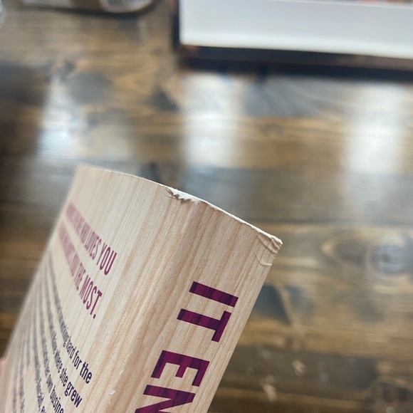 It Ends with us Book - Picture 2 of 3